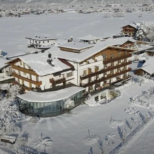 dasKAISER - Dein Gartenhotel in Tirol, viešbutis mieste Ebsas