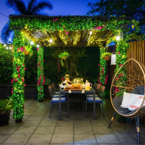 Private Luxury Haven with SUV Hire, Pool, Near Marina, hotel in Trinity Beach
