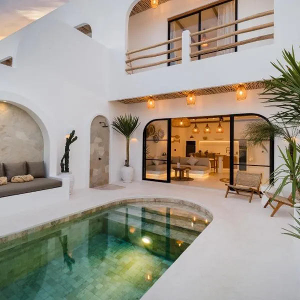 Villa Casa Gaia 1 by BaliSuperHost, hotel v mestu Umalas