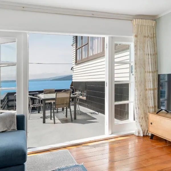 Authentic Kiwi Lodge by the Lake, hotel in Rotorua