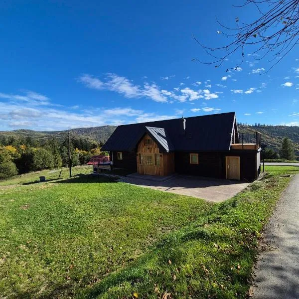 Bacmańska Chata z pięknym widokiem przy szlaku jacuzzi Beskidy, ξενοδοχείο σε Złatna