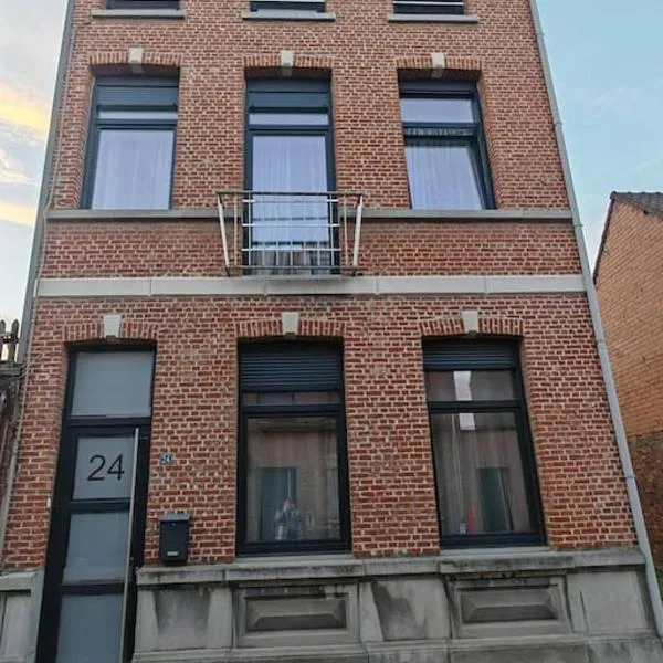 The Castle, hotel em Niel