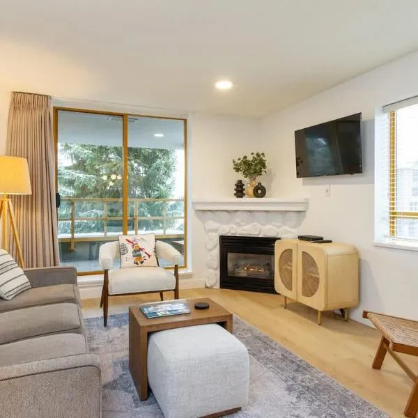 Renovated 2Bed-2Bath in Village with Pool, Hot Tub, and Sauna, hotel in Whistler