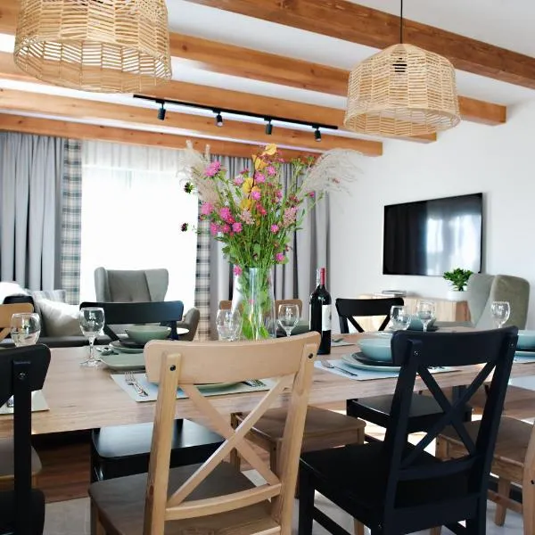 Osada Hipodrom, Hotel in Łąck