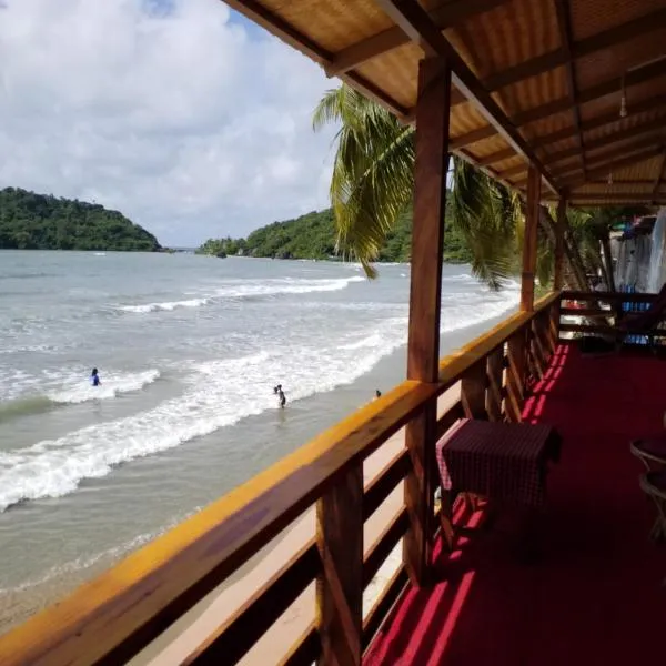 Fernandes Bar and Restaurant, hotel em Canacona