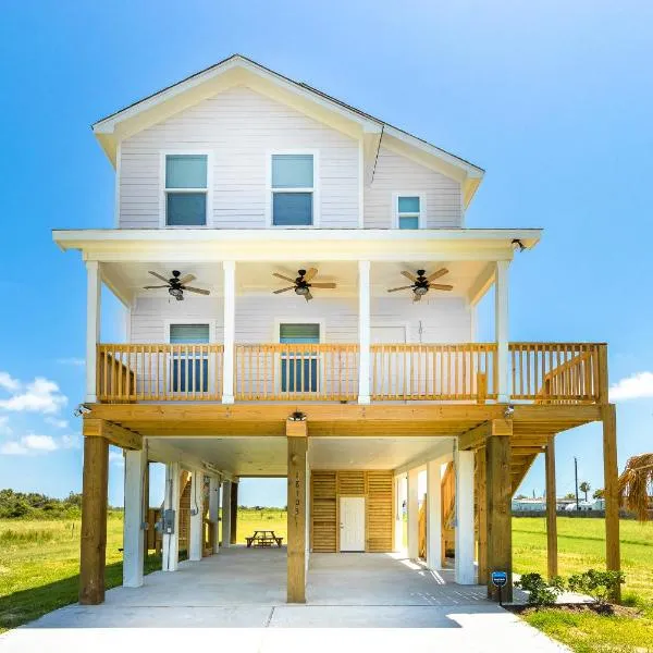 Cozy 3 Bedroom Family Beach Home in Galveston, hotel in Galveston