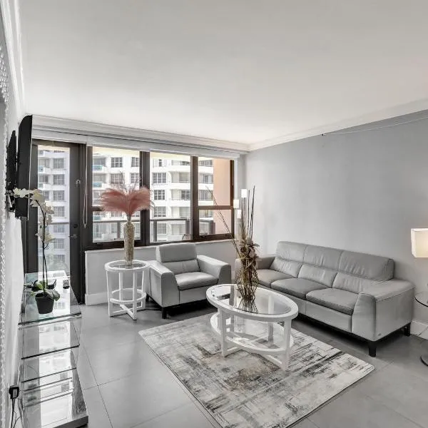 Amazing 3BD Ocean View Condo Beach Service 715, hotel en Miami Beach