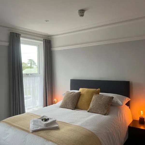 Brynhyfryd Guest House, hôtel à Cardigan