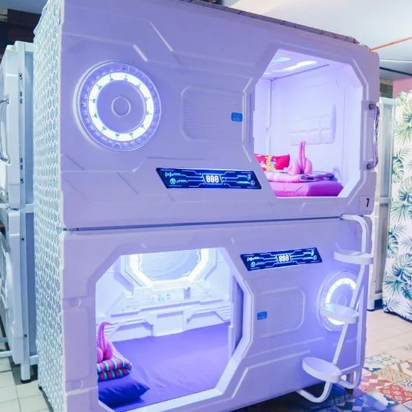 ZZZ SLEEP MODE CAPSULE, hotel in Skudai