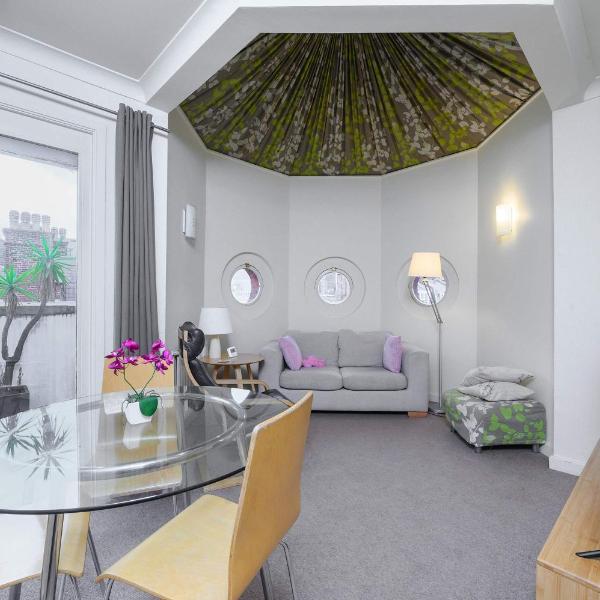 The Aristocrat - Fitzrovia - by Frankie Says, London