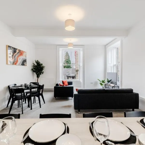 Large, Spacious 1st Floor 3BR 2 Bathroom Apartment In Town Center, ξενοδοχείο σε Angus