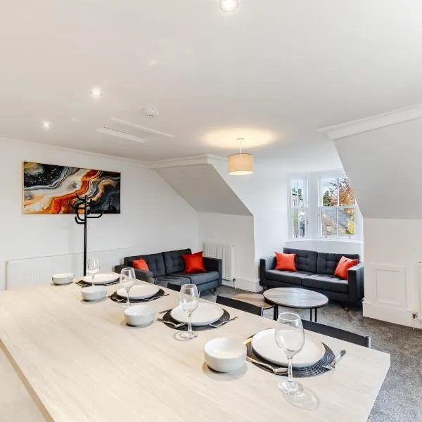Large, Spacious 3BR 1 Bathroom 2nd Floor Apartment In Town Centre, ξενοδοχείο σε Angus