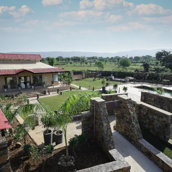 Meladin Sariska, hotell sihtkohas Tehla