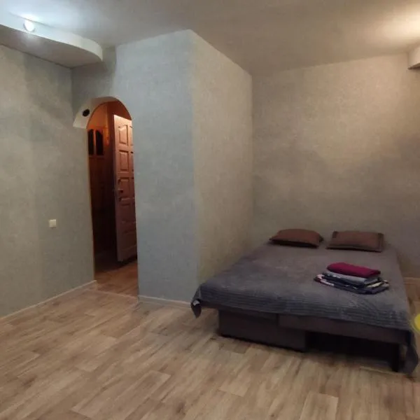 Однокомнатная квартира, hotel in Uralsk