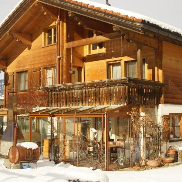 Beat & Ursula's Guest House, ξενοδοχείο σε Jenaz