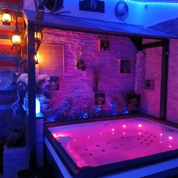 L'histoire de l'ouest , jacuzzi appartement、ドールのホテル
