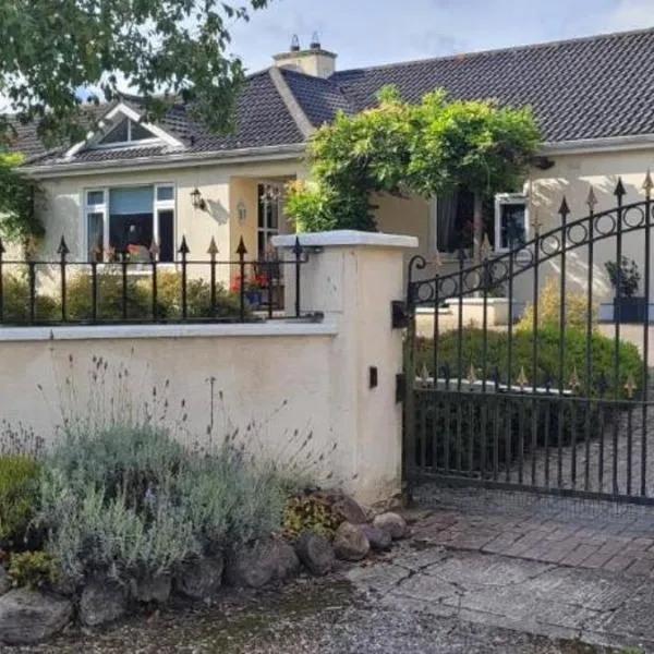 The Yoke Apt Peaceful Private Garden views, ξενοδοχείο σε Ballybrittas