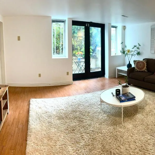Charming Private Kitsilano Suite, hotel in Vancouver