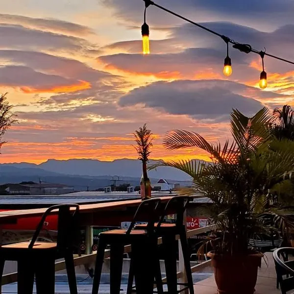 Hostal Sunset Town, hotel in Ahuachapán