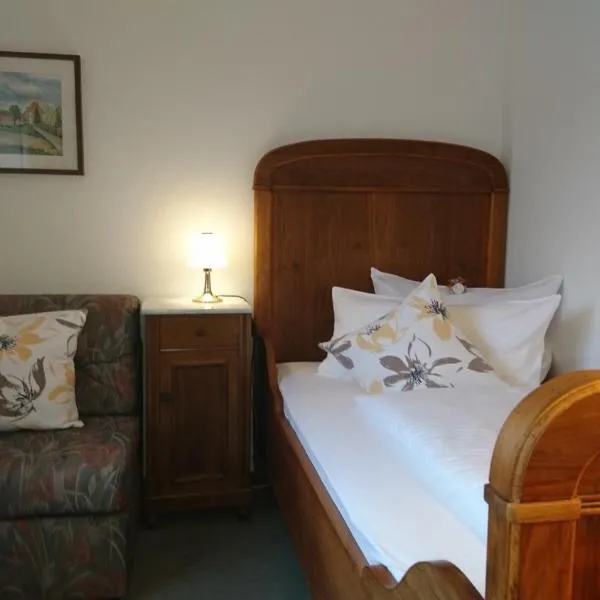 Pension Landhaus Fischer، فندق في Maßweiler