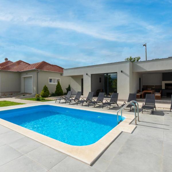 Gorgeous Home In Dicmo With Sauna, Vojkovići