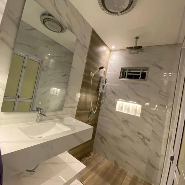 Peacock Studio Tiny House, hotel in Kuala Terengganu