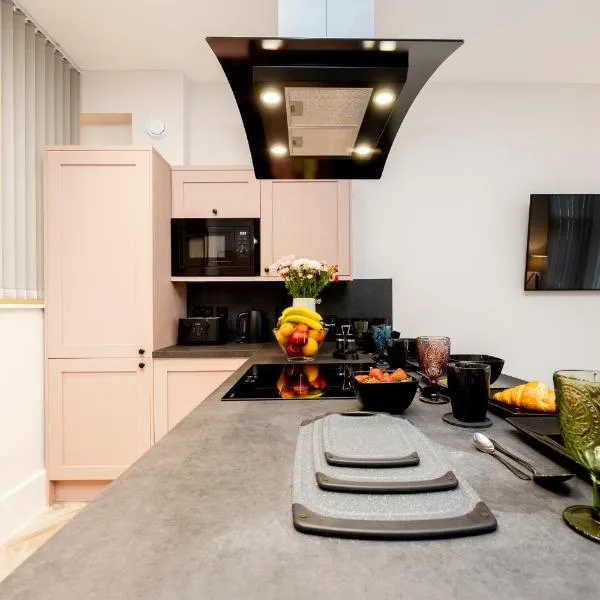 Flat 1 Stunning central loft style apartment in the famous Brighton Lanes, hotel in Brighton & Hove