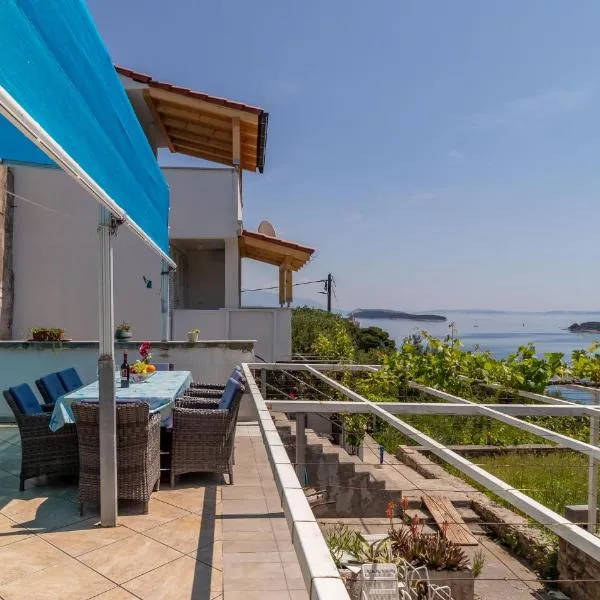 Cozy Home In Palit With Kitchen, hôtel à Mundanije