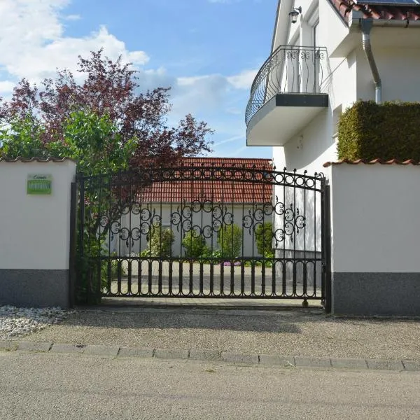 Csenár Apartman Hegykő, Hotel in Hegykő