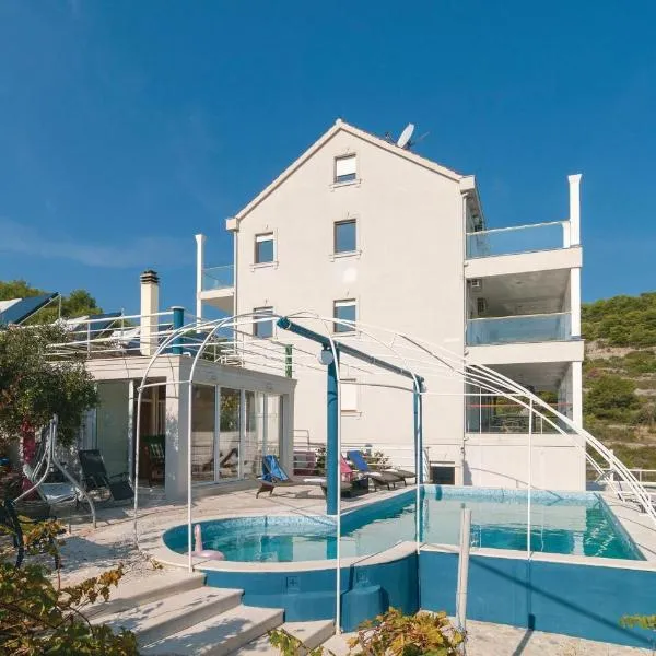 Awesome Home In Stomorska With Kitchen, ξενοδοχείο σε Stomorska