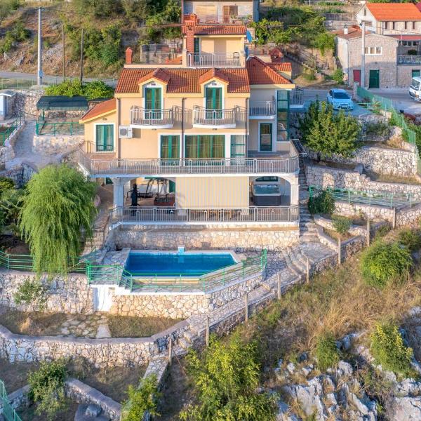 Awesome Home In Mirlovic Polje, Mirlović-Polje