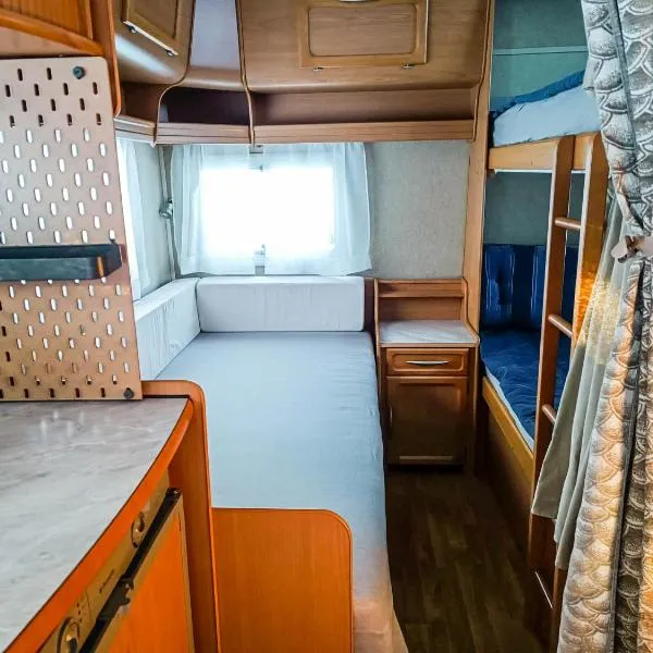 Santa's winter Caravan-Kabe Smaragd, hotel en Rovaniemi