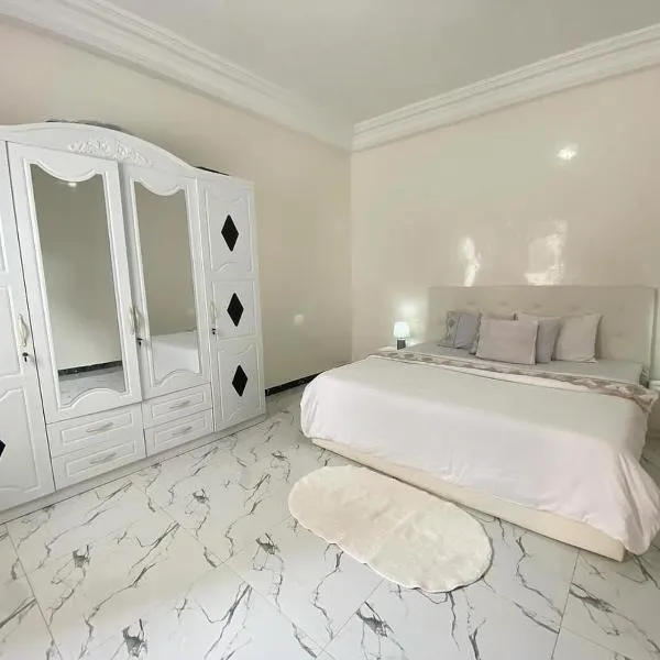 chambre white sans télé ngor almadie, hotel in Ngor