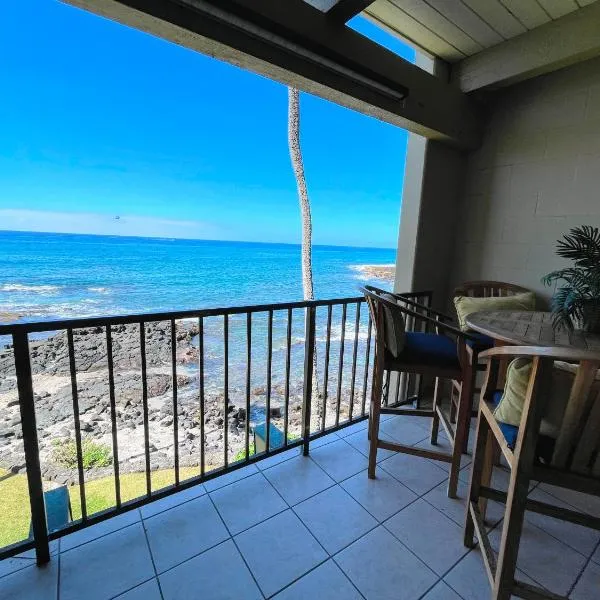 Gorgeous Blue Ocean Views, AC, Sunsets & 1-Min Walk to Beach, hotel in Kailua-Kona
