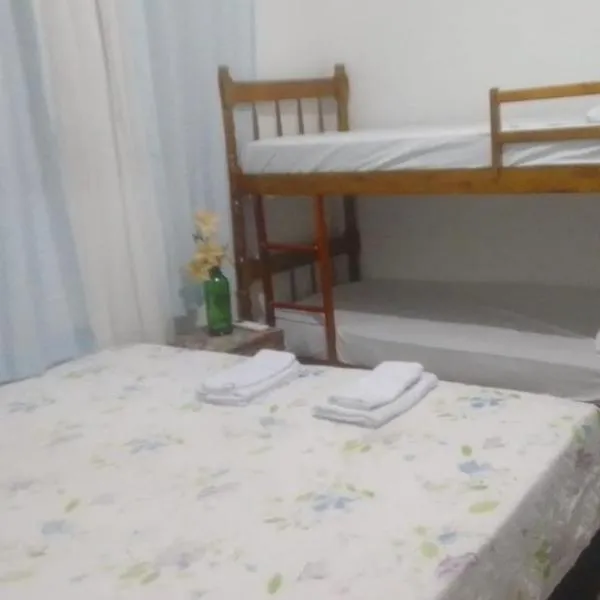 Casa B Central Simples e confortável, hotel u gradu 'Corumbá'