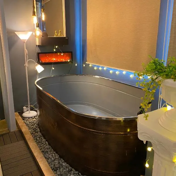 EL MEIR PRIME CABIN w/ Bathtub near EK, hotel v destinaci Santa Rosa