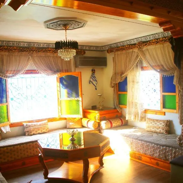 Blue House Town – hotel w mieście Szafszawan