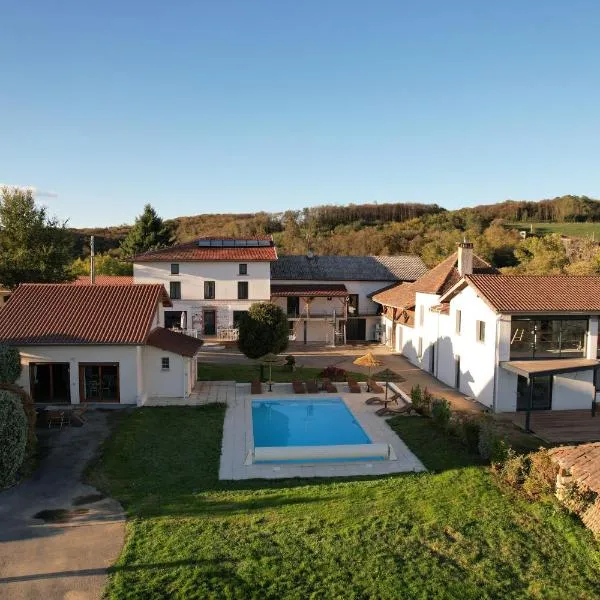 Domaine des Étoiles - Gîtes, hotel in Gillonnay
