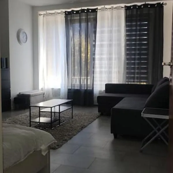 Pleasant apartment ready for you to enjoy, hotel di Antwerp