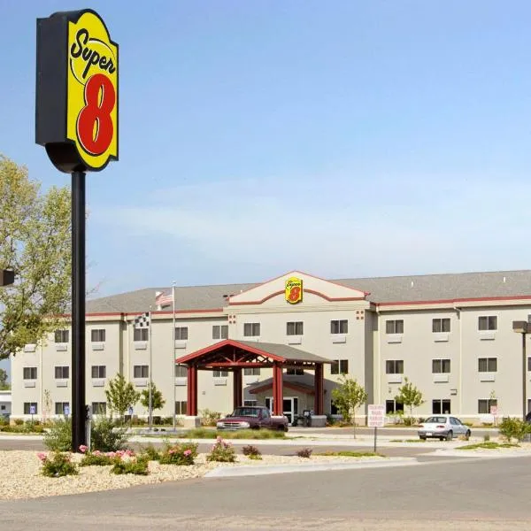 Super 8 by Wyndham Topeka at Forbes Landing, hotel in Topeka
