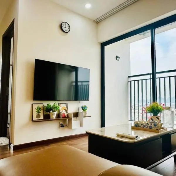 Apartment in Cam Pha city with amazing ocean view, hotel in Quang Ninh