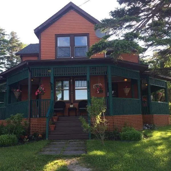 Wildflowers Country Inn, מלון ברוקי הארבור