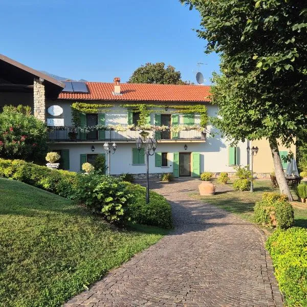 Casale Raffaello B&B Como, hotel em Albese Con Cassano