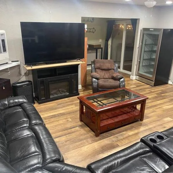 Cute 3 bedroom home in town、Salmonのホテル