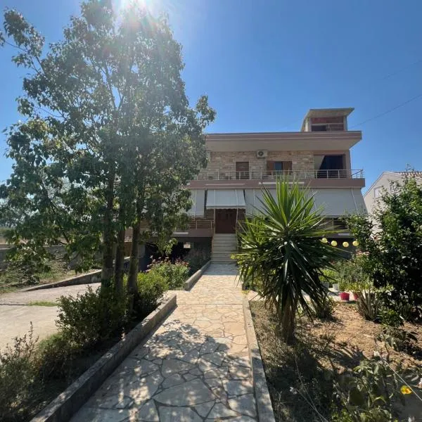 Villa Andrea, khách sạn ở Zvërnec