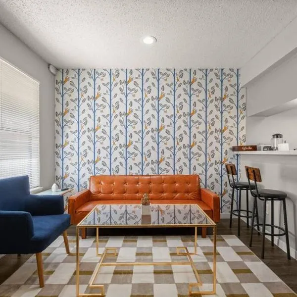 Close to Downtown Fast Wi-Fi Parking Pool, hotel in Austin