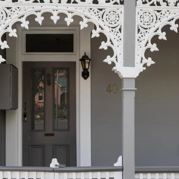 Two Worlds Townhouse, hotel in Launceston