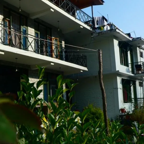 Brostel, hotel a Manāli