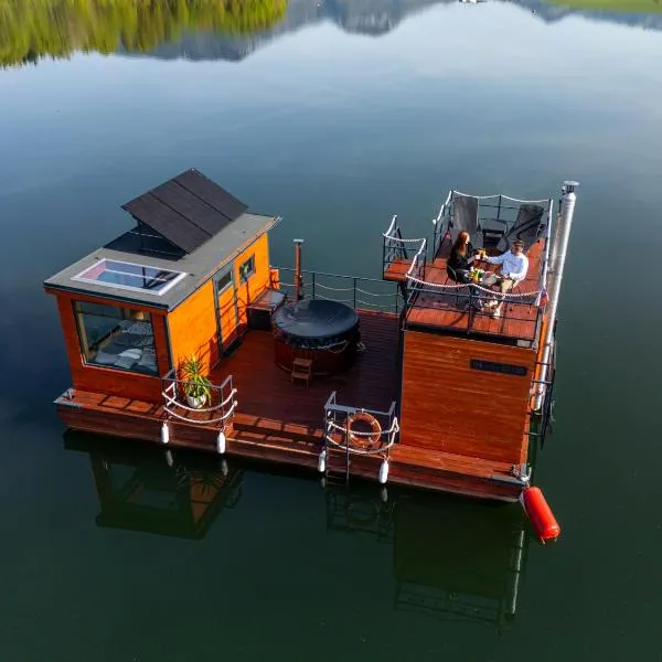 AQUACHILL houseboat & wellness, hotel a Liptovský Trnovec