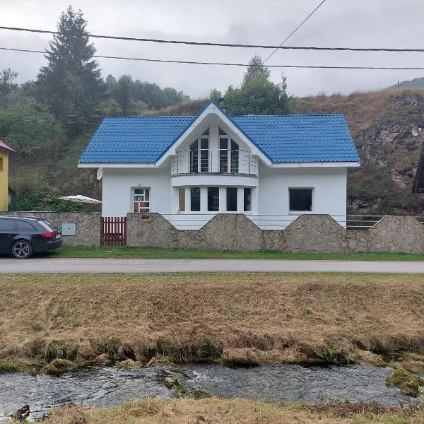 3izbový rodinný dom s krbom, hotel in Ružomberok